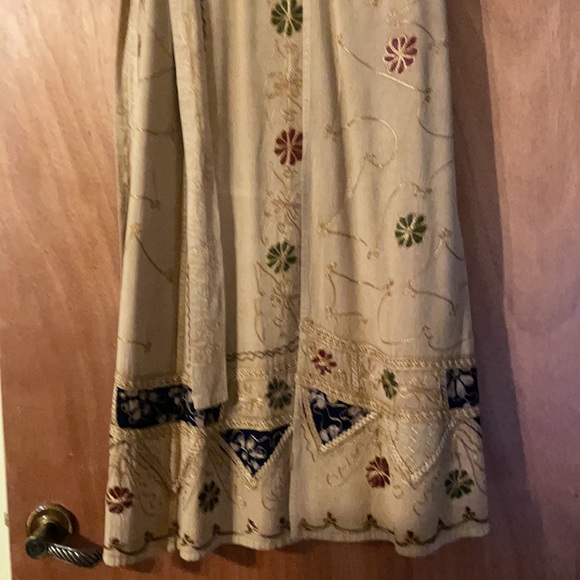 Gorgeous vintage long embroidered wraparound beige skirt made in India (mlb) - Picture 16 of 16
